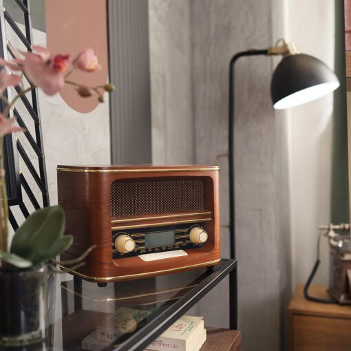 Remington Classical Wood FM/AM Radio with USB